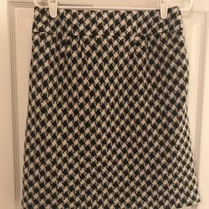 Houndstooth wool pencil skirt. Size 6.